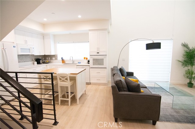 Detail Gallery Image 20 of 53 For 1187 Crenshaw Bld #102,  Los Angeles,  CA 90019 - 2 Beds | 3 Baths