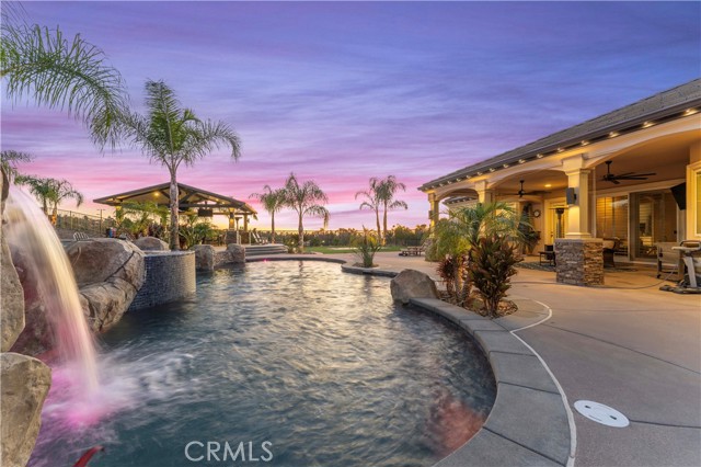 16905 Silver Star Court, Riverside CA: https://media.crmls.org/medias/10484841-3433-4e92-a500-973fa70befbf.jpg