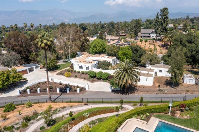 1615 Halsey Street, Redlands CA: https://media.crmls.org/medias/10485127-3598-42ad-b7ce-c1a7072c002d.jpg