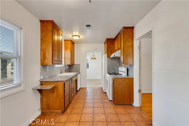 3242 Heglis Avenue, Rosemead CA: https://media.crmls.org/medias/1048ee1c-6966-42e1-b9f7-157879ea8422.jpg