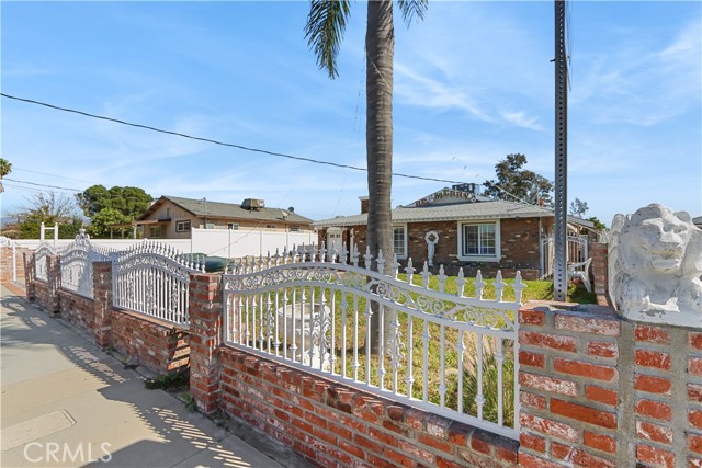 Detail Gallery Image 4 of 15 For 9257 Palmetto, Fontana,  CA 92335 - – Beds | – Baths