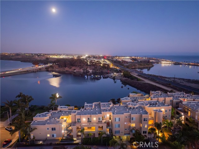 4025 Canario Street, Carlsbad CA: https://media.crmls.org/medias/104a3c16-e1c7-472c-9af3-5d83ba531f01.jpg