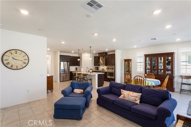 4071 E Amigos Privado, Ontario CA: https://media.crmls.org/medias/104b2e0d-e22c-48cb-9b42-5a845fefc6ae.jpg