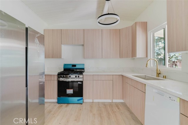 7704 Calvin Avenue photo 7
