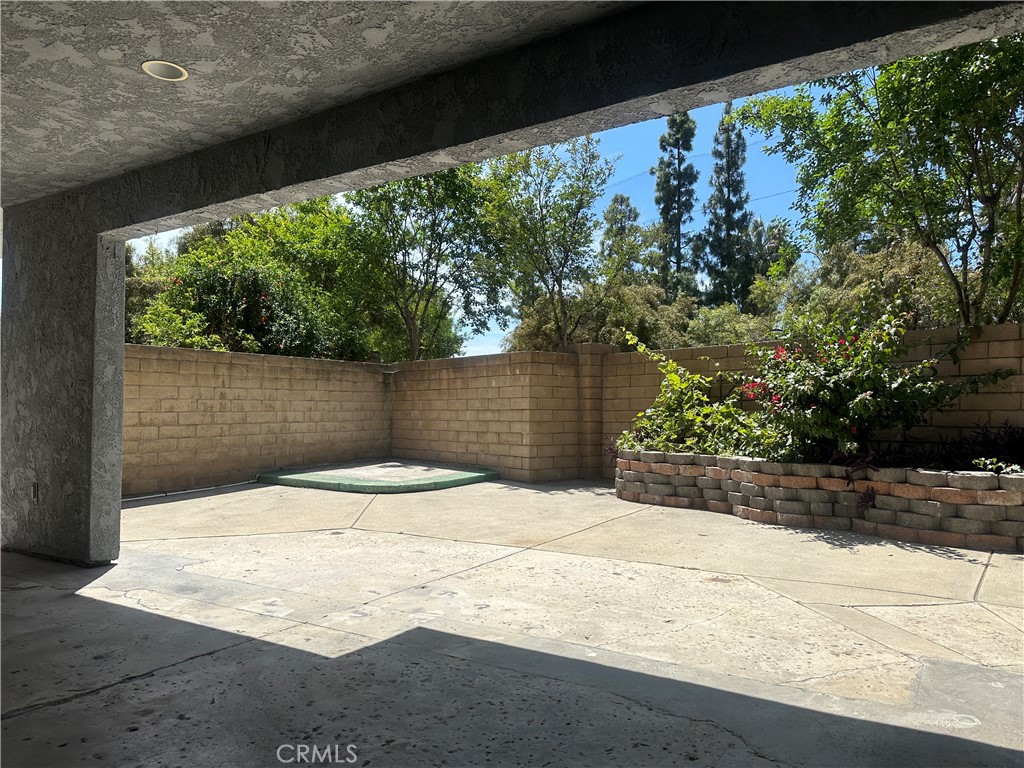 https://media.crmls.org/medias/104ba581-3b2a-4c5d-aeb8-5591e9d5fc4f.jpg?preset=X-Large