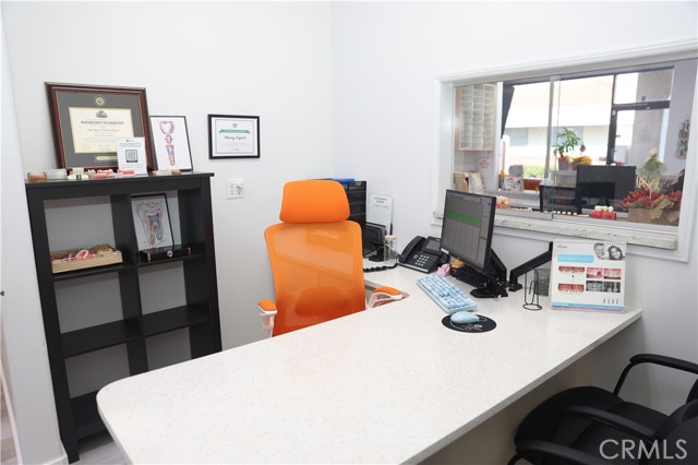 3950 Pierce St, Riverside CA: https://media.crmls.org/medias/104d853f-17f4-4d47-8a1f-d3292f28ad20.jpg