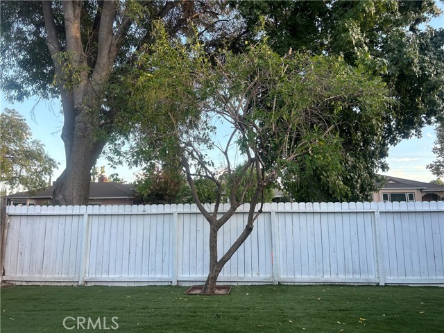 6372 Zelzah photo 27
