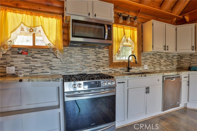 Detail Gallery Image 14 of 63 For 22301 Mojave River Rd, Cedarpines Park,  CA 92322 - 3 Beds | 2 Baths