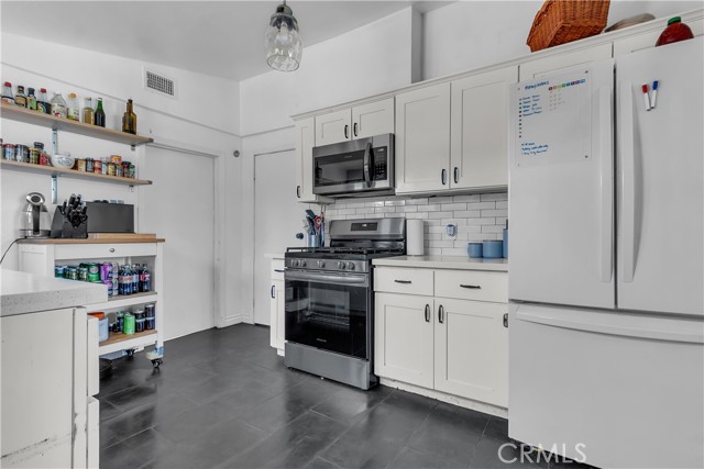 Detail Gallery Image 8 of 18 For 3875 Everest Ave, Riverside,  CA 92503 - 2 Beds | 1 Baths