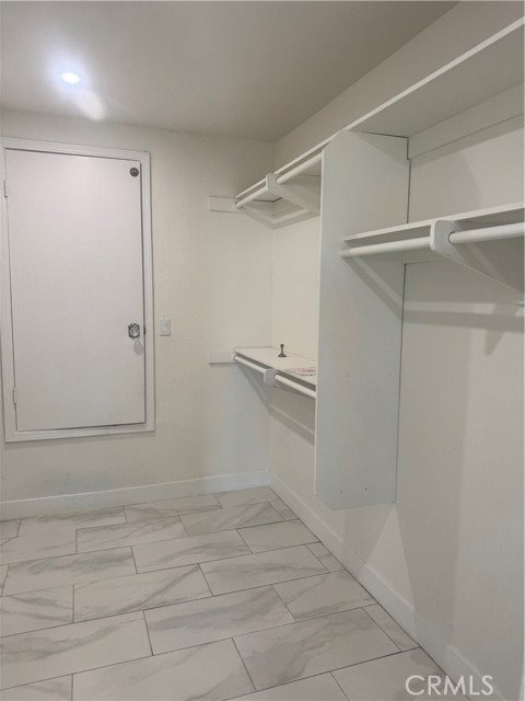 Detail Gallery Image 23 of 31 For 7127 White Oak, Reseda,  CA 91335 - 4 Beds | 3 Baths