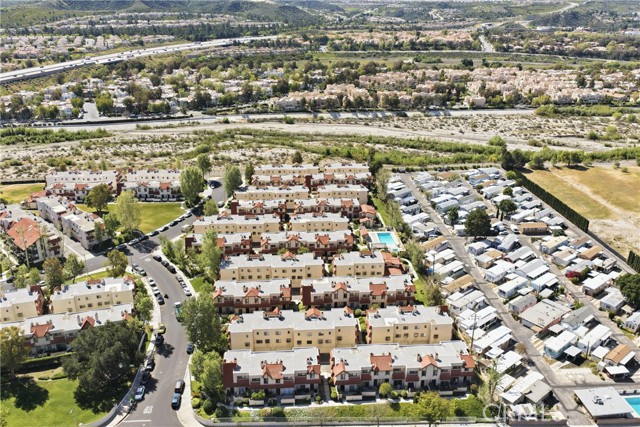 Detail Gallery Image 20 of 21 For 27657 Ironstone Dr #1,  Canyon Country,  CA 91387 - 3 Beds | 3 Baths