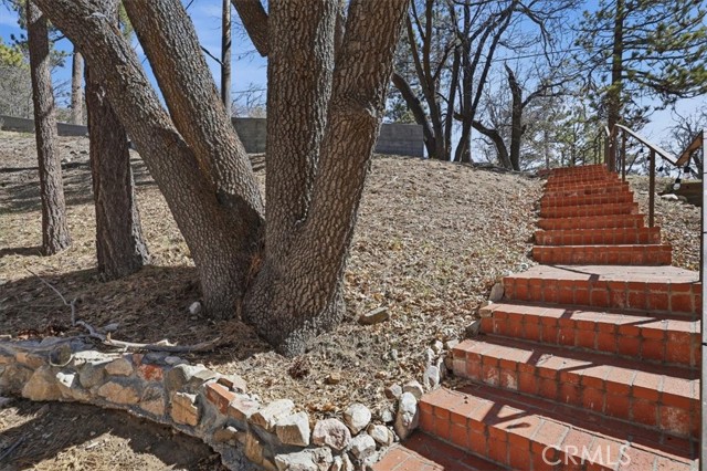 Detail Gallery Image 24 of 40 For 1146 Ridge, Fawnskin,  CA 92333 - 2 Beds | 1 Baths