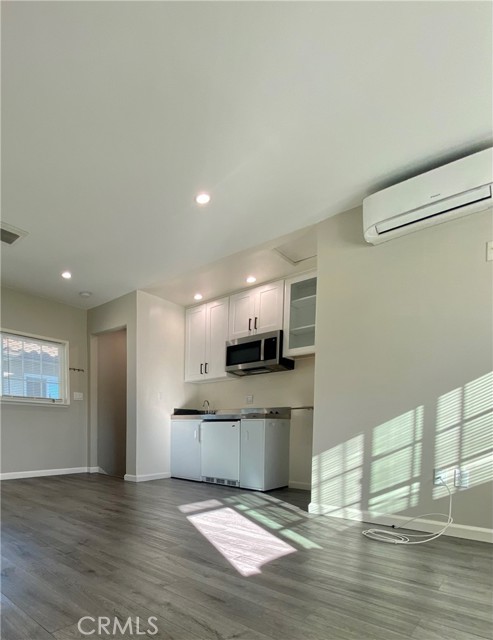 Detail Gallery Image 6 of 18 For 7252 Rubio, Lake Balboa,  CA 91406 - 0 Beds | 1 Baths