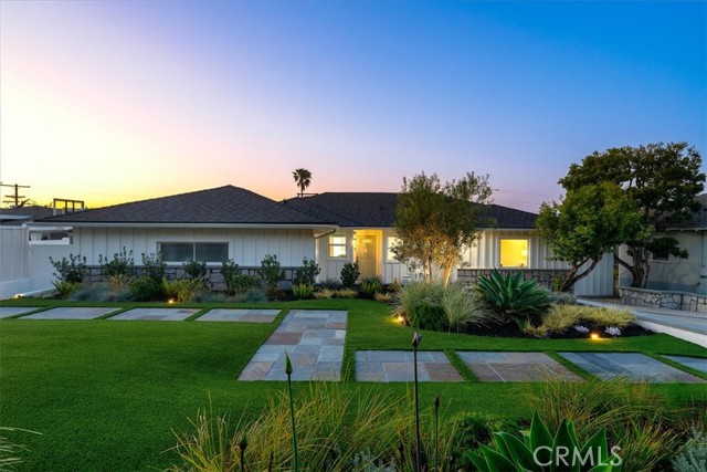 237 Via Los Miradores, Redondo Beach CA: https://media.crmls.org/medias/105157eb-fffd-4f40-a710-32379e1e4df6.jpg