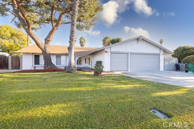 Detail Gallery Image 2 of 35 For 13610 Thunderbird Dr, Moreno Valley,  CA 92553 - 5 Beds | 2 Baths