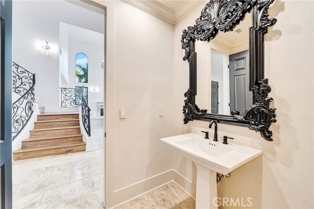 Detail Gallery Image 30 of 49 For 4165 Elm View Dr, Encino,  CA 91316 - 5 Beds | 4/1 Baths