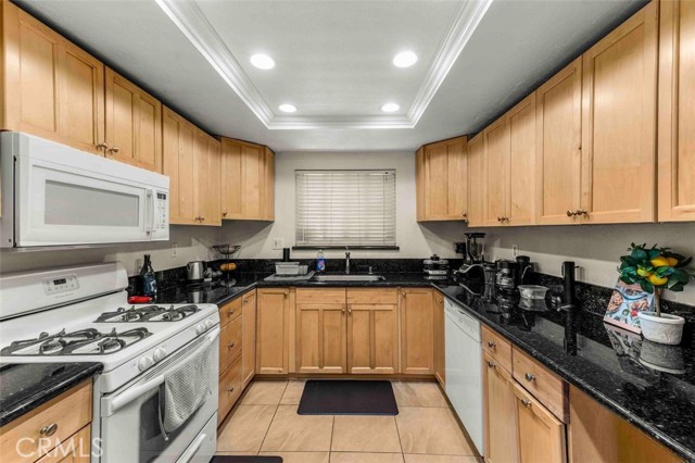 Detail Gallery Image 10 of 31 For 2101 E 21st #212,  Signal Hill,  CA 90755 - 2 Beds | 2 Baths