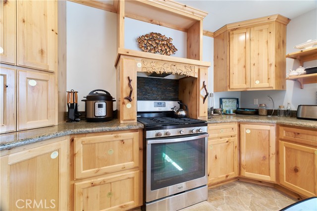 Detail Gallery Image 8 of 53 For 448 Edgemoor Rd, Big Bear Lake,  CA 92315 - 7 Beds | 4/1 Baths