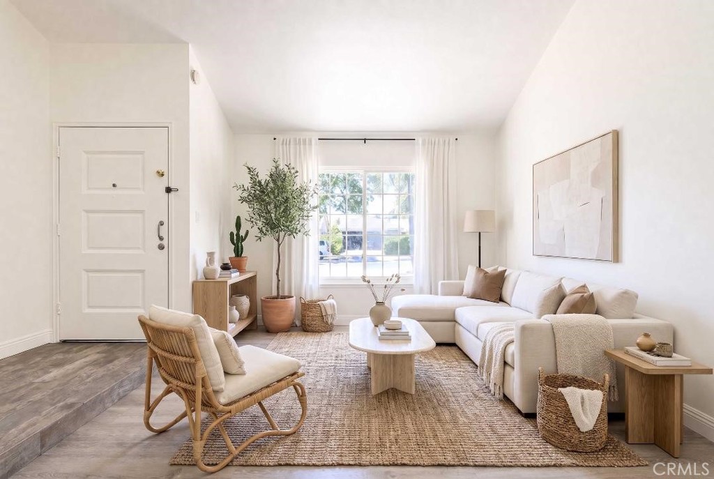2221 N Hathaway