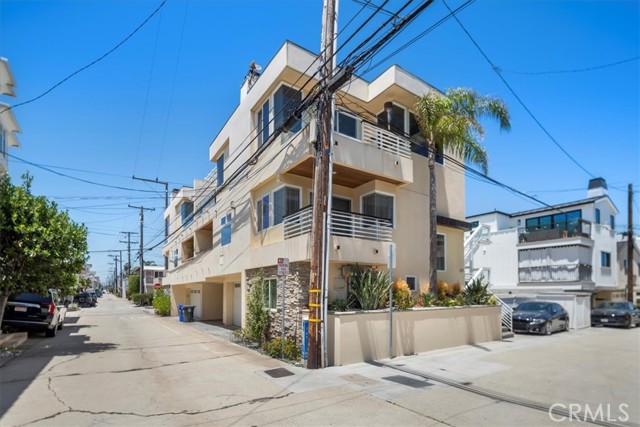 317 1st Place, Manhattan Beach, California 90266, 3 Bedrooms Bedrooms, ,2 BathroomsBathrooms,Residential,Sold,1st,SB24124776