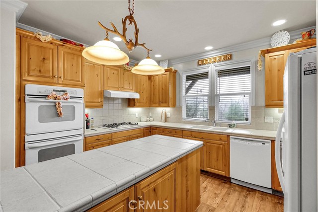 Detail Gallery Image 8 of 25 For 28301 Bern Ln, Lake Arrowhead,  CA 92352 - 4 Beds | 3 Baths