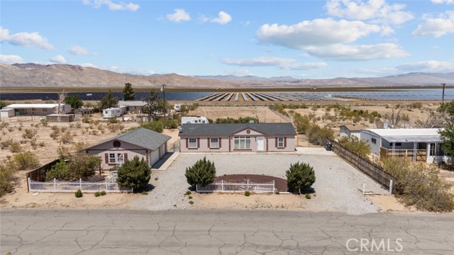 6241 Sespe Avenue, Mojave CA: https://media.crmls.org/medias/10559214-c416-4ee4-b520-4f76fd208117.jpg