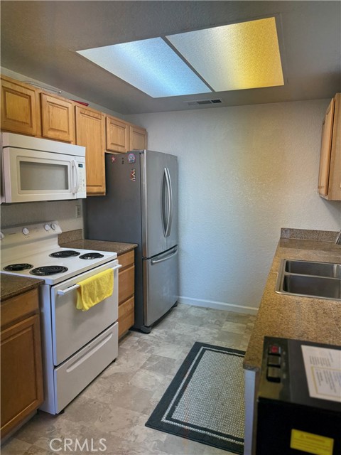 Detail Gallery Image 9 of 24 For 455 Cherry Ln #K,  Manteca,  CA 95337 - 2 Beds | 1 Baths