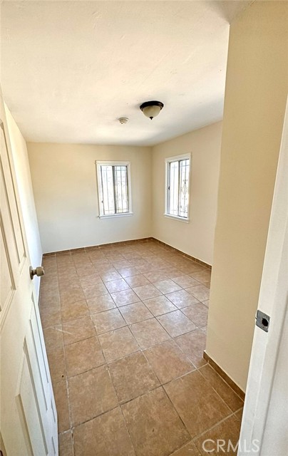 Detail Gallery Image 5 of 9 For 111 W 97th St #115,  Los Angeles,  CA 90003 - 2 Beds | 1 Baths