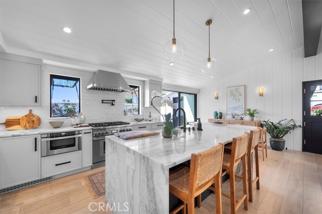 3212 N Poinsettia Avenue, Manhattan Beach CA: https://media.crmls.org/medias/1056f95b-3ac4-4929-a092-b6a38b0b74bb.jpg