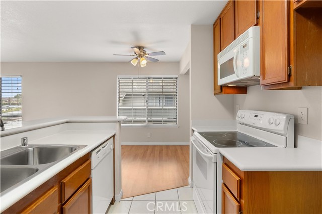 Detail Gallery Image 14 of 29 For 18312 Parkview Lane #202,  Huntington Beach,  CA 92648 - 2 Beds | 1 Baths