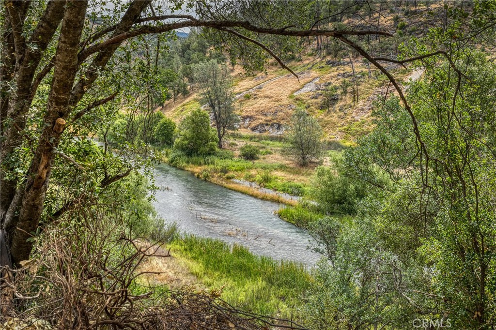 https://media.crmls.org/medias/1057c760-5025-46c6-a9aa-5411c24a0920.jpg?preset=X-Large