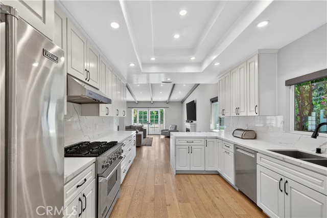 5274 Crebs Avenue, Tarzana CA: https://media.crmls.org/medias/10587eef-fbf8-4561-8afc-1422c4c78535.jpg