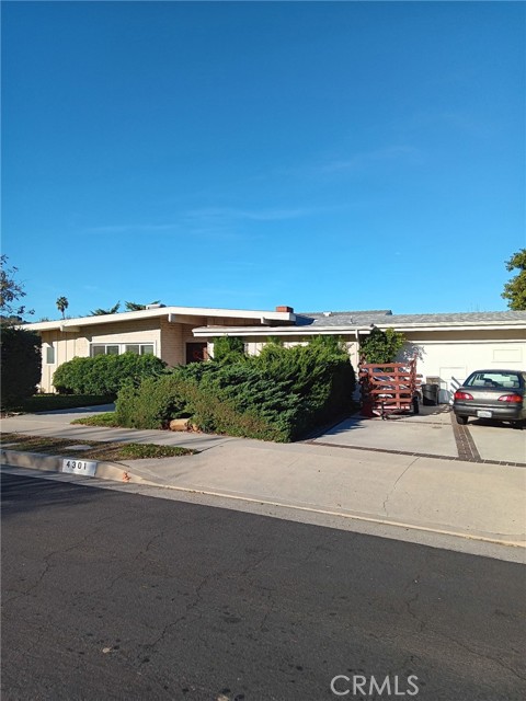 4301 Manson Avenue, Woodland Hills CA: https://media.crmls.org/medias/1058c555-0768-49ef-baaa-90bd66e99b48.jpg