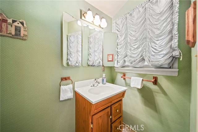 Detail Gallery Image 34 of 51 For 1021 East Ave, Burbank,  CA 91504 - 2 Beds | 2/1 Baths