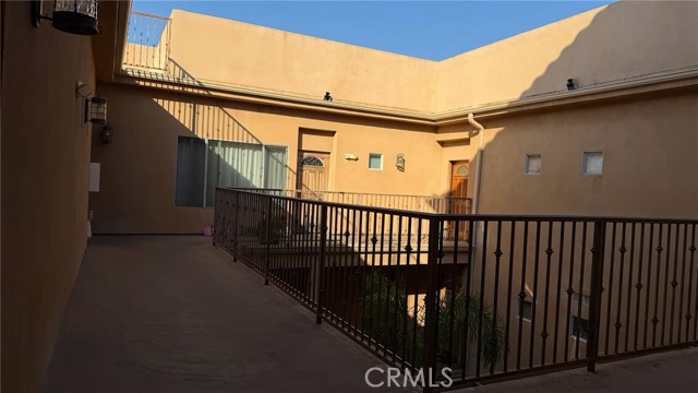 Detail Gallery Image 9 of 17 For 1515 Grismer Ave #302,  Burbank,  CA 91504 - 2 Beds | 2 Baths