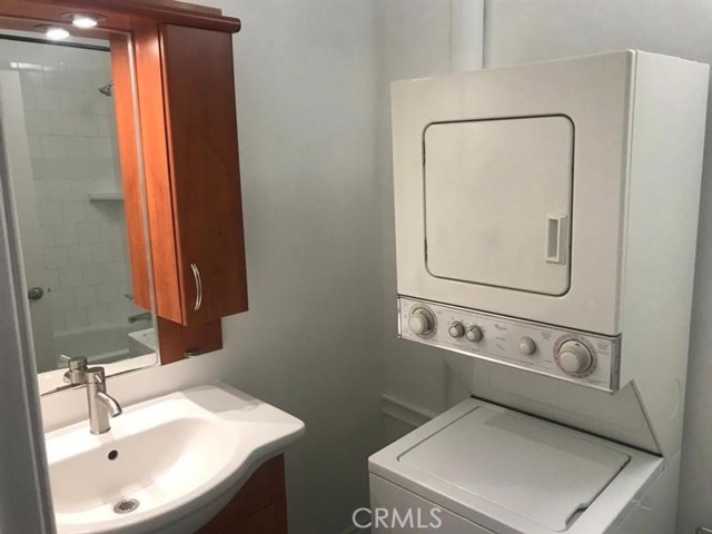 215 W 7th Street, Los Angeles CA: https://media.crmls.org/medias/105a8a58-d3e8-4bf2-857e-17085c1d2a83.jpg