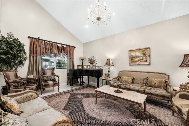 Detail Gallery Image 6 of 40 For 7936 Laramie Ave, Winnetka,  CA 91306 - 4 Beds | 2 Baths