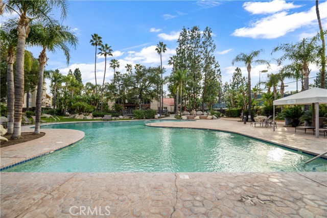 5510 Owensmouth Avenue, Woodland Hills CA: https://media.crmls.org/medias/105adde6-cdf3-4671-b5ac-208faaf168b5.jpg