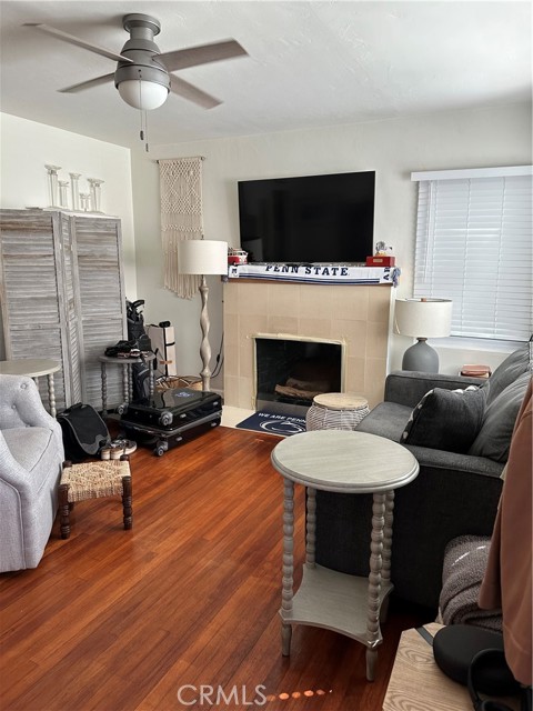 228 4th Street, Seal Beach CA: https://media.crmls.org/medias/105c0711-5b7d-48d3-bb61-6e1f256b7f5e.jpg