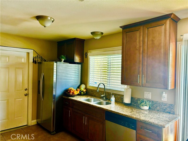 Detail Gallery Image 2 of 8 For 19870 Temescal Canyon Rd, Corona,  CA 92881 - 4 Beds | 2 Baths