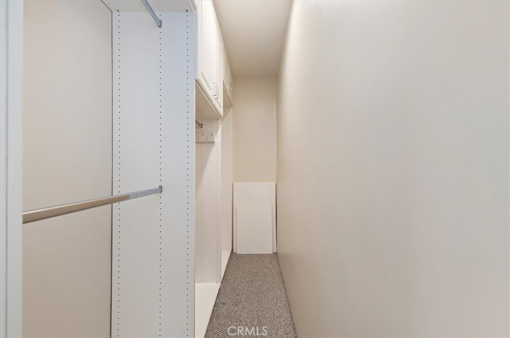 https://media.crmls.org/medias/105c61ea-7f8e-405c-9437-13fa3c752f86.jpg?preset=X-Large