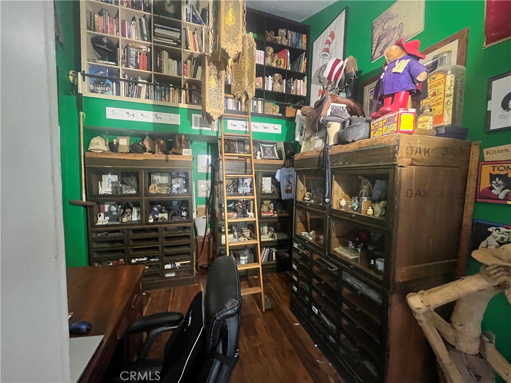 https://media.crmls.org/medias/105d94ea-9b09-4098-b50c-d8cd03daffaa.jpg?preset=X-Large