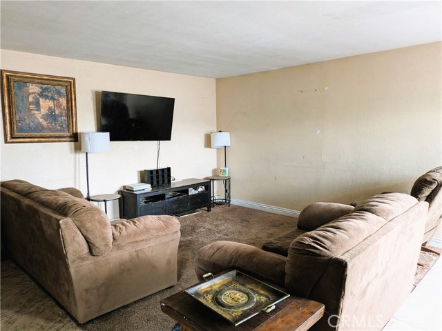 14136 Osage Road, Apple Valley CA: https://media.crmls.org/medias/105df825-ecfc-4158-95f6-be41094308df.jpg