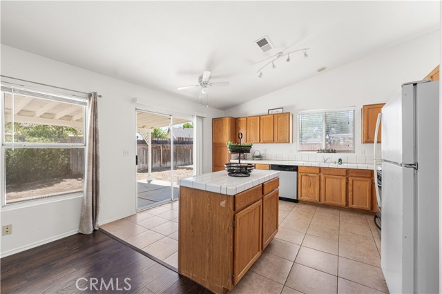 Detail Gallery Image 17 of 45 For 3742 Hickory Ct, Rosamond,  CA 93560 - 3 Beds | 2 Baths