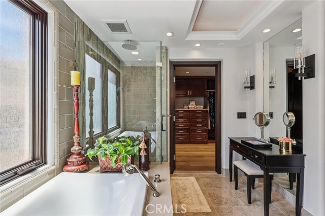 357 Coast S Boulevard, La Jolla CA: https://media.crmls.org/medias/105e7072-d066-49a9-8bba-5c9c893fce0b.jpg