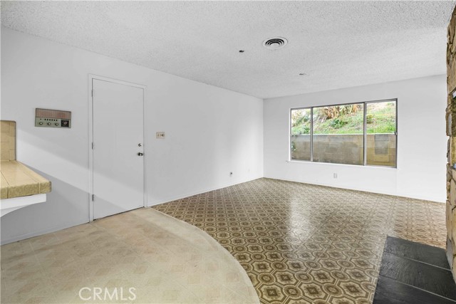 Detail Gallery Image 29 of 63 For 9960 Milburn, Sun Valley,  CA 91352 - 4 Beds | 2 Baths