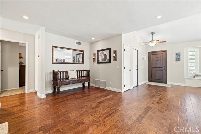 28631 Winterdale Drive, Canyon Country CA: https://media.crmls.org/medias/105fac51-6410-4189-b5a3-89e59c8c0c33.jpg