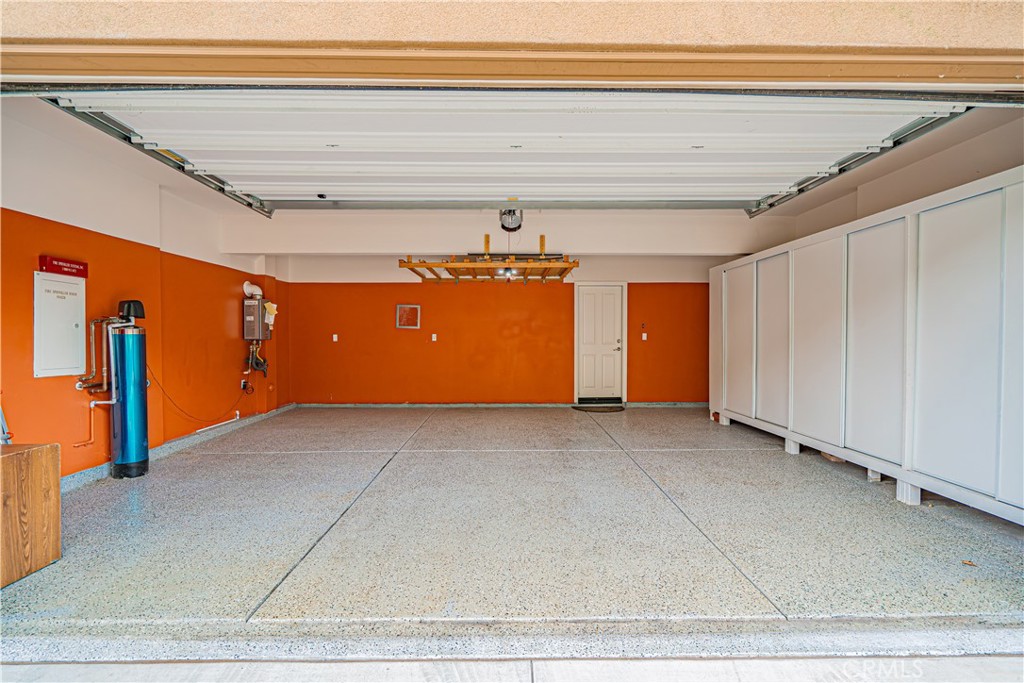 https://media.crmls.org/medias/1060072c-a5a7-4946-9290-eb1afdc6ac2b.jpg?preset=X-Large
