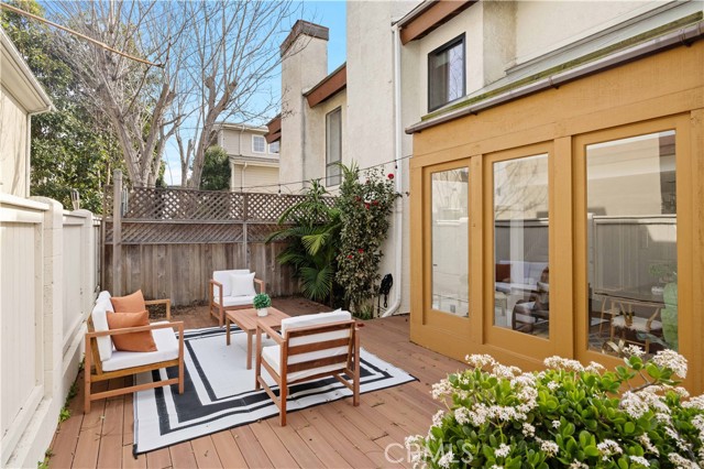 Detail Gallery Image 25 of 34 For 2317 Carnegie Ln #B,  Redondo Beach,  CA 90278 - 3 Beds | 2/1 Baths