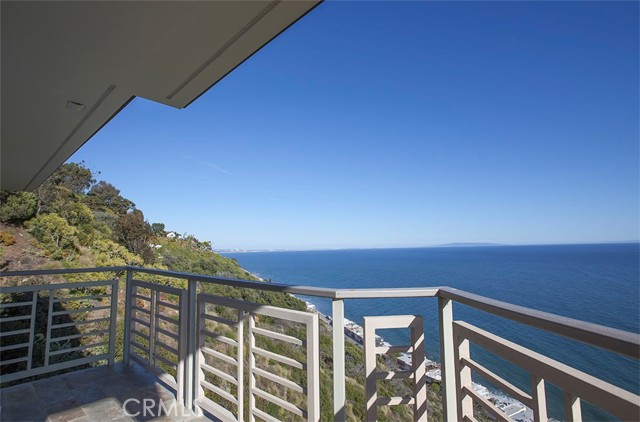 Detail Gallery Image 2 of 55 For 20700 Rockpoint Way, Malibu,  CA 90265 - 4 Beds | 3/1 Baths